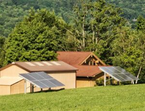 instalar placas solares en casas de campo