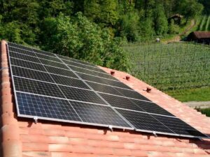 Instalación de placas solares en Amaiur - Maya - Navarra