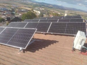Instalación de placas solares en Hostal de Larraga - Navarra