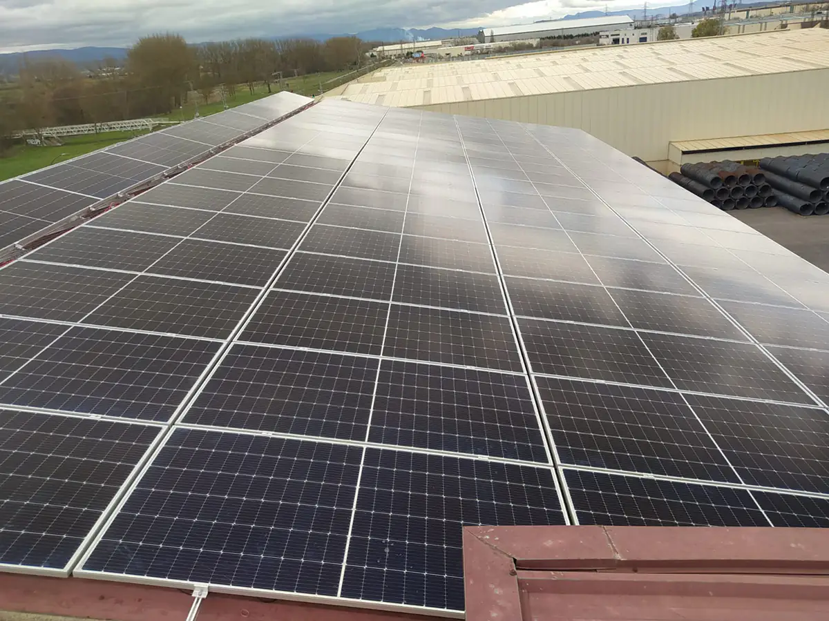 Instalación de placas solares en empresas de Vitoria - País Vasco