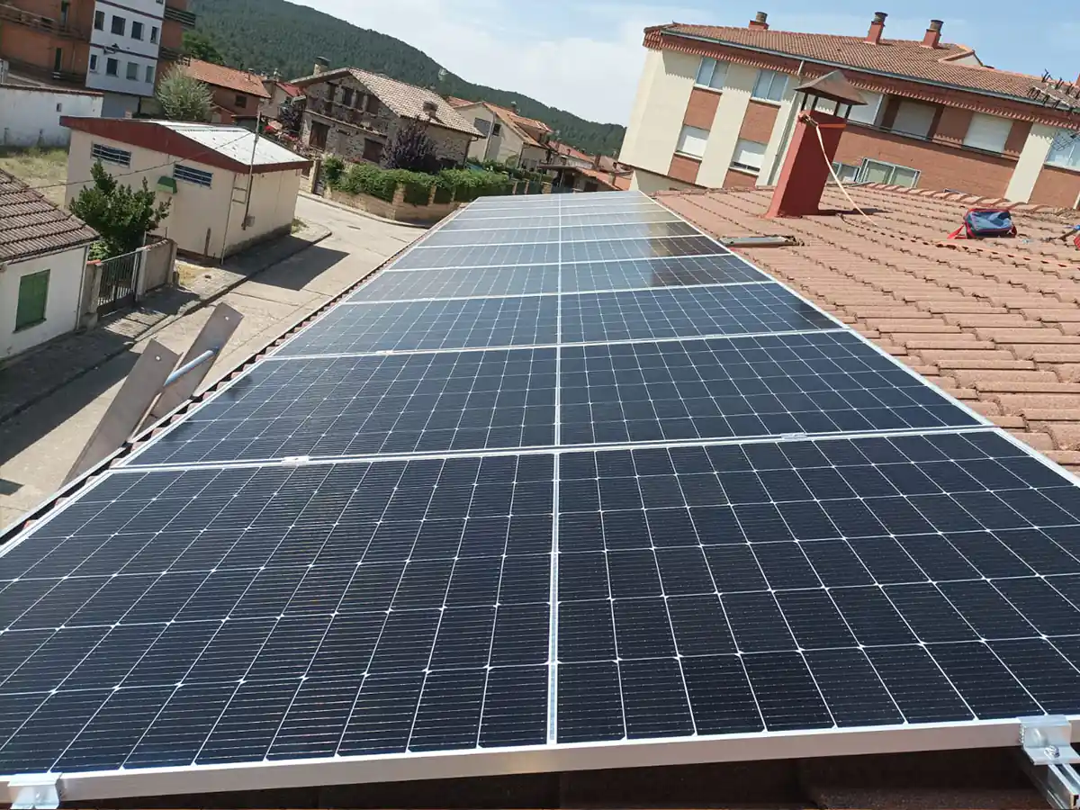 Instalación de placas solares en Navaleno - Soria