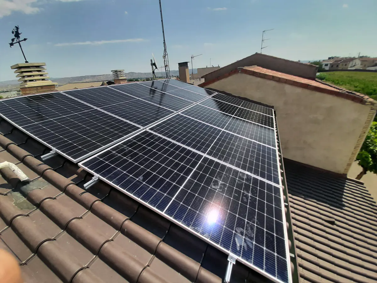 Instalación de placas solares en Alagón