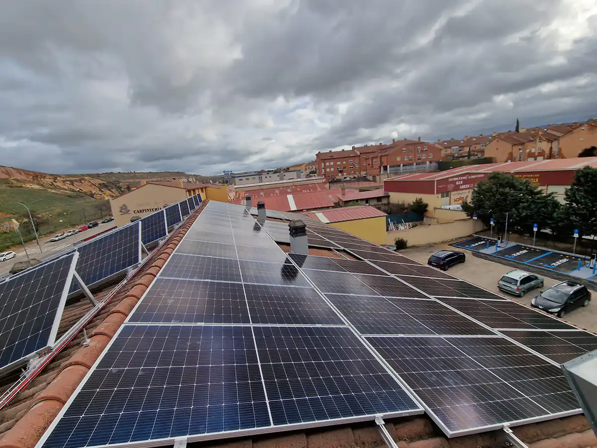 Instalación paneles solares La Lastrilla - Segovia